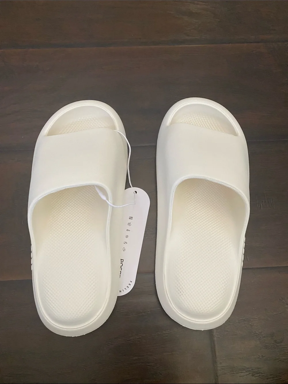 New with tag Posee Chillax lightweight rubber slide sandals women’s size 7.5